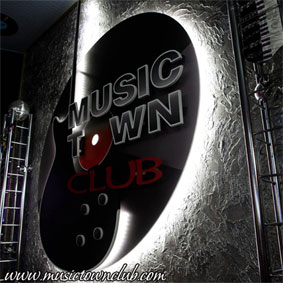 Поставка мебели в Music Town Club